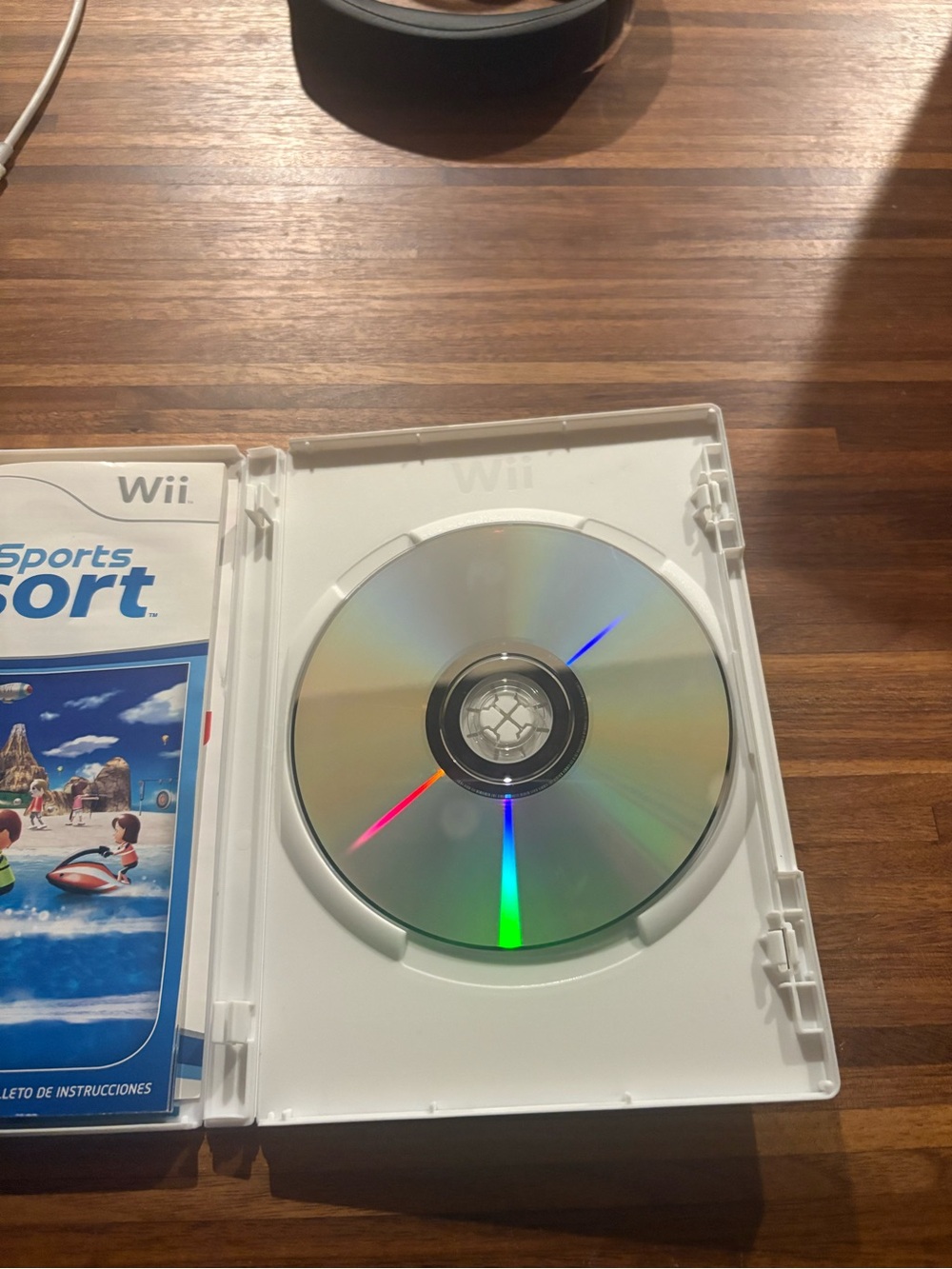 Nintendo Wii Sports Resort - Picture 3 of 3